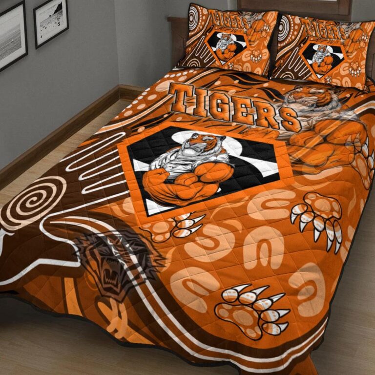 National Rugby League store - Loyal fans of Wests Tigers's Quilt + 1/2 Pillow Cases:vintage National Rugby League suit,uniform,apparel,shirts,merch,hoodie,jackets,shorts,sweatshirt,outfits,clothes